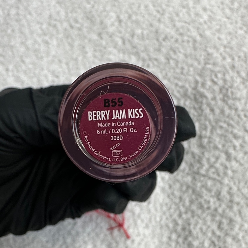TOO FACED Pillow Balm Lip Treatment - Berry Jam Kiss - Picture 3 of 3